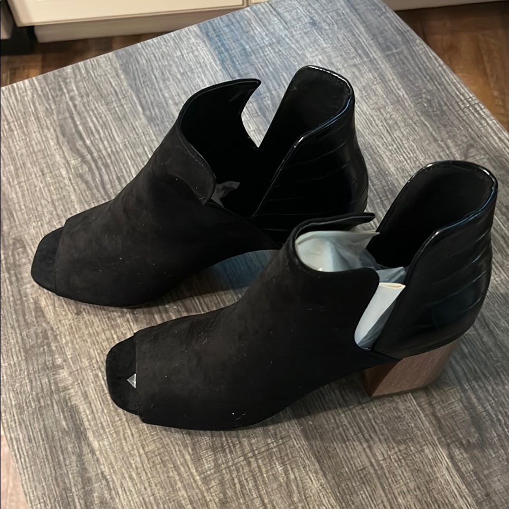 Qupid Black Heel Side Slit Open Toe NEW NO BOX